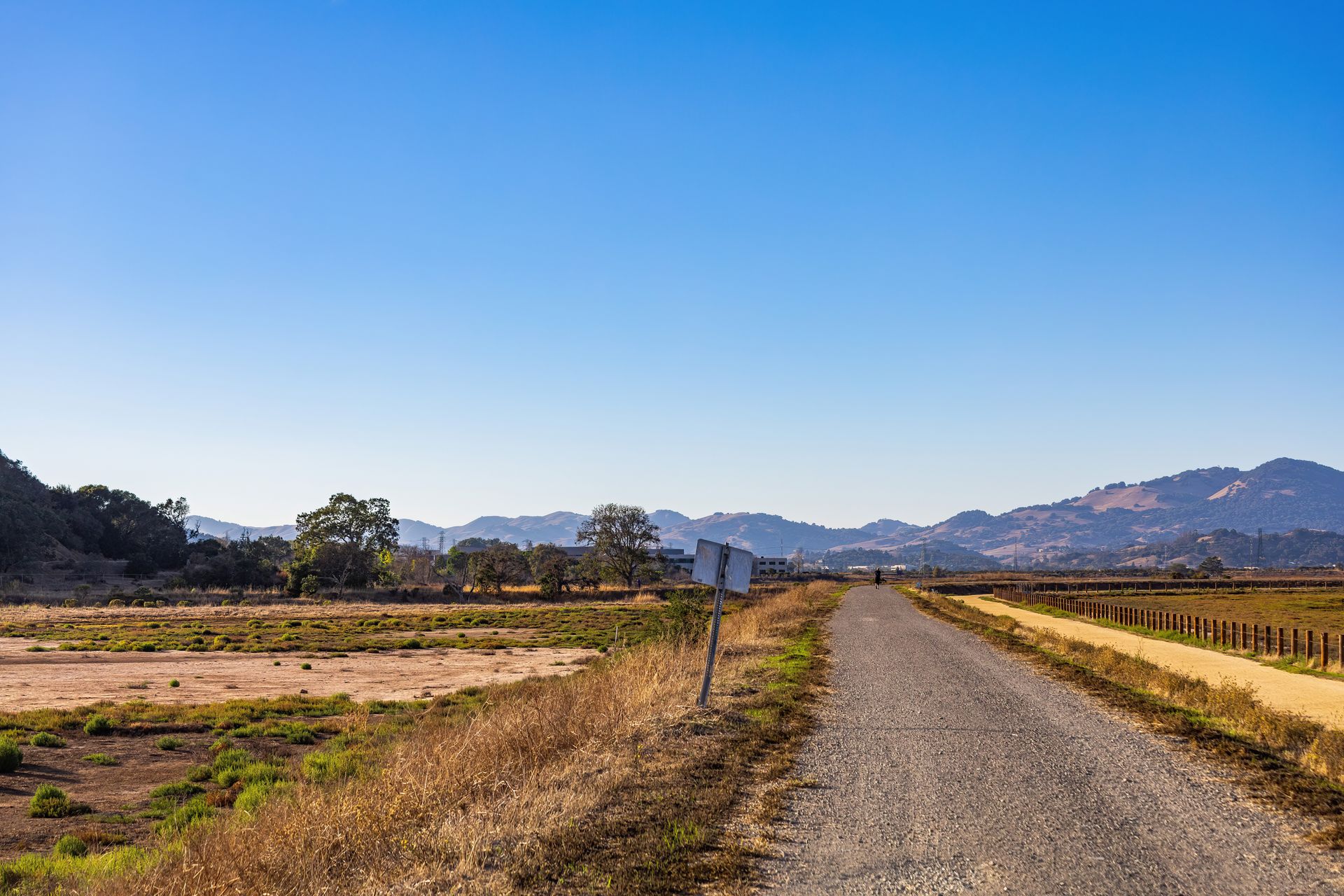 Beyşehir Bayındır'da yol kenarında 9.576 m² satılık arazi